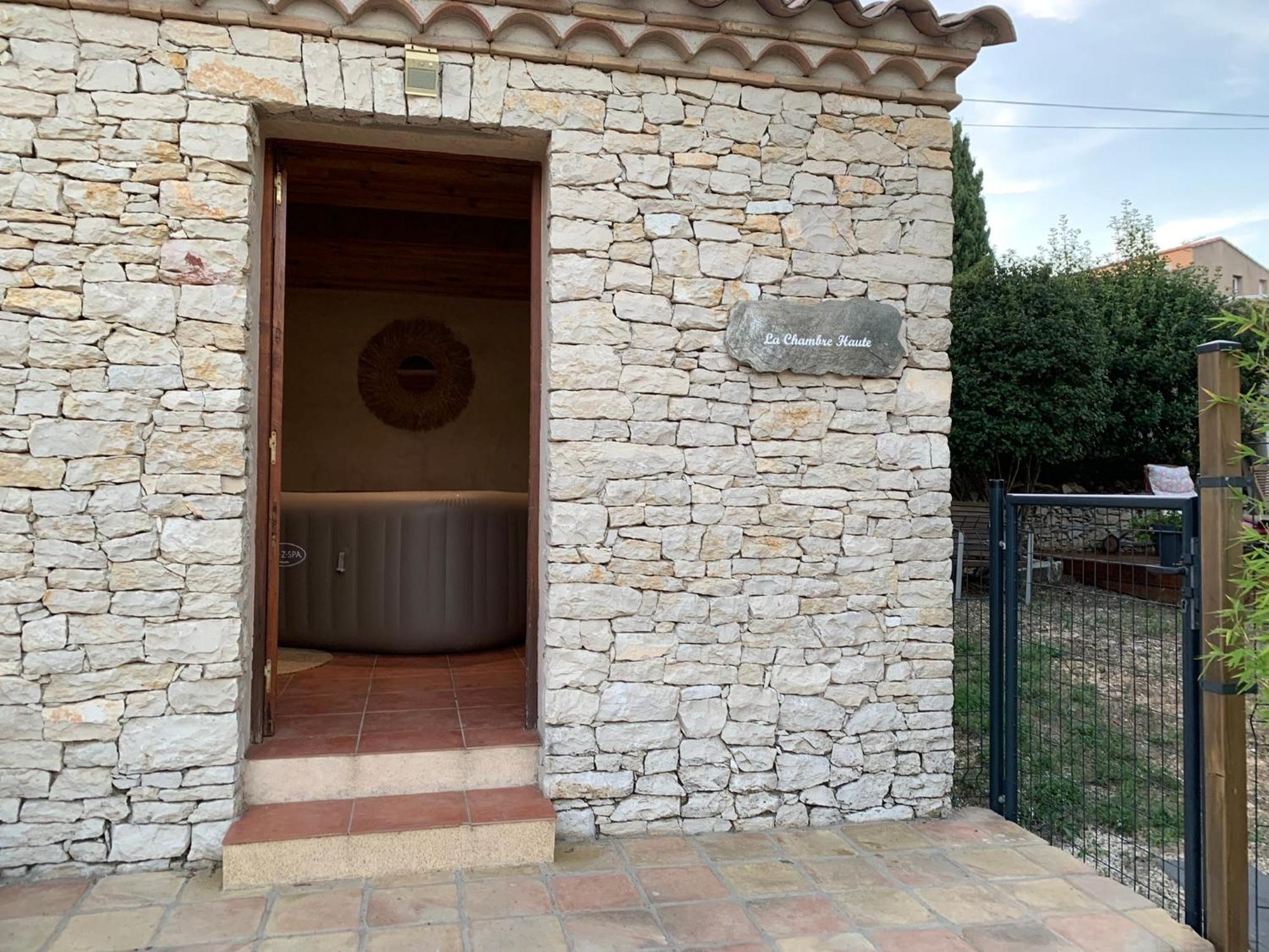La Chambre Haute Nîmes Exteriör bild